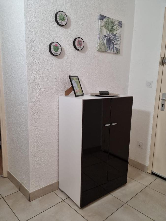 Cnn Ulysse 1 - Appartement Vue Mer Avec Garage Ла Гранде-Моте Екстериор снимка